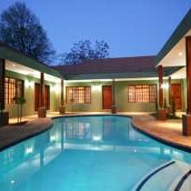 Rooms around pool