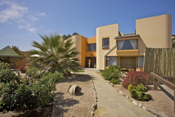 Sandcastle Apartments Frontview 