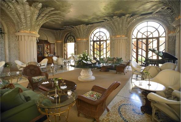 Palm Court Lounge