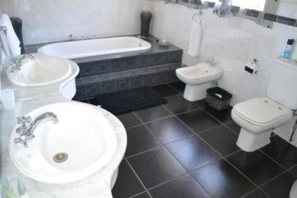 Room image 1