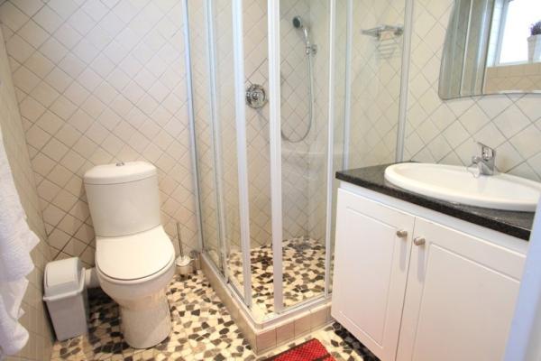 Cottage Chardonnay - Bathroom