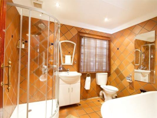 Fisherman Cabin, En suite Bathroom
