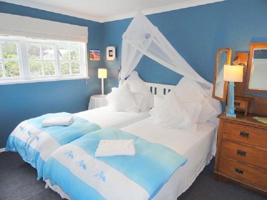 Loft bedroom with twins or king beds