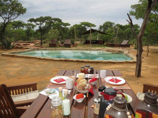 Breakfast at the pool