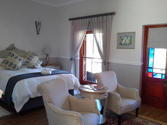 Luxury Queen Bed Garden Room