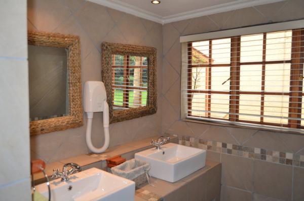 Room image 4