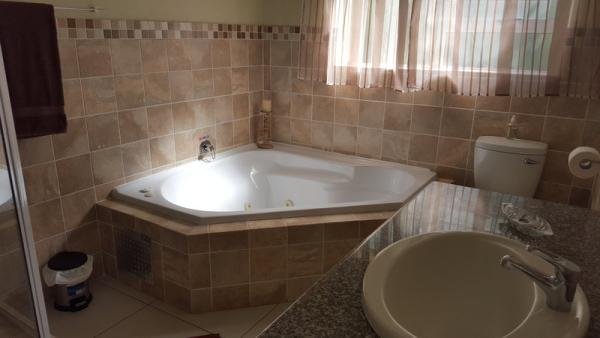 Room image 15