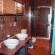 Captain's Cabin bath