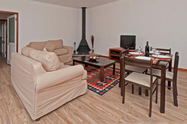 Pinotage Cottage Living/Dining Room
