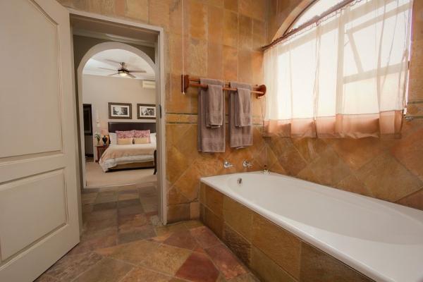 Room image 4