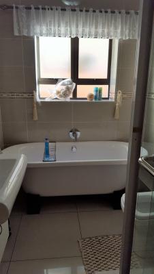 Room image 3