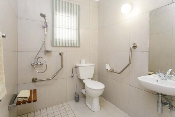 Room image 3