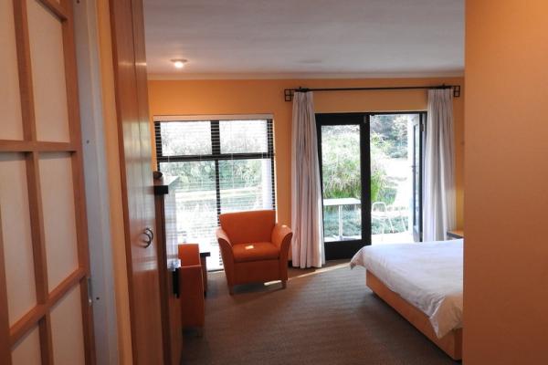 Room image 4