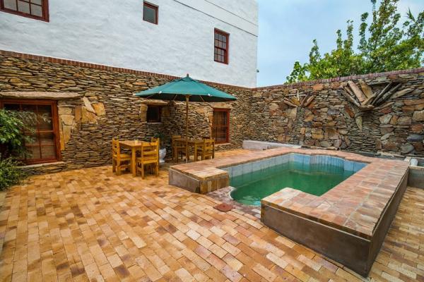 Courtyard and Splash Pool