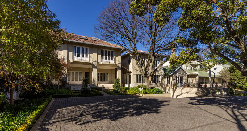 Q On First Guesthouse Johannesburg - 