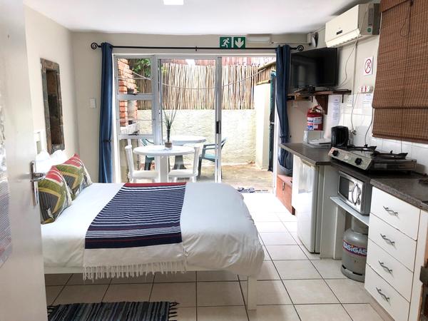 Ansteys Beach Self Catering Backpackers Durban