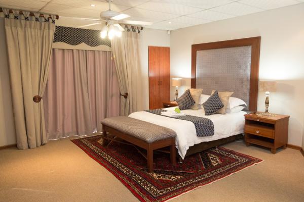 Executive Suite - Room 7 - Navy