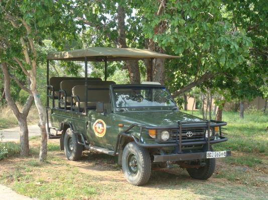 The Shakati game viewing landcruiser