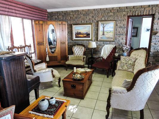 Communal living room area at Bokmakierie