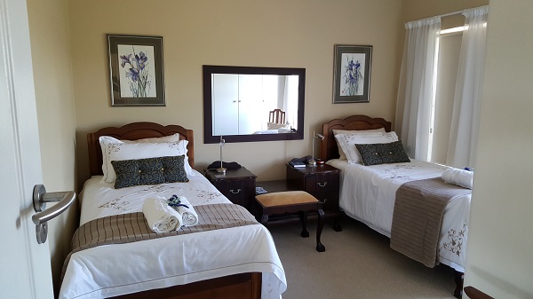 Room 4 Twin with view of Mossel Bay