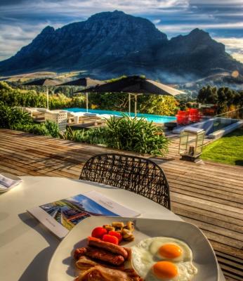 Breakfast & mountain 