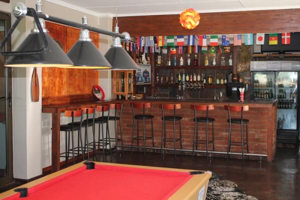 Bar / Pool Table