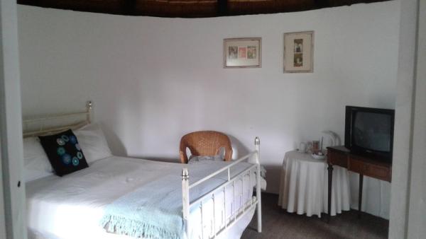 Double Room - Room 4 (Rondawel)