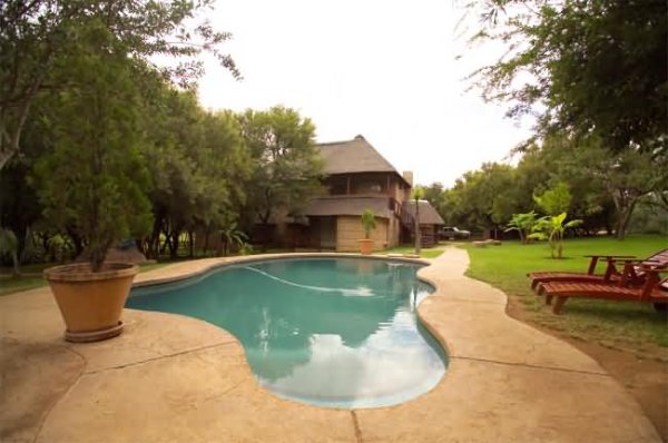 Bush Lodge Swimming Pool