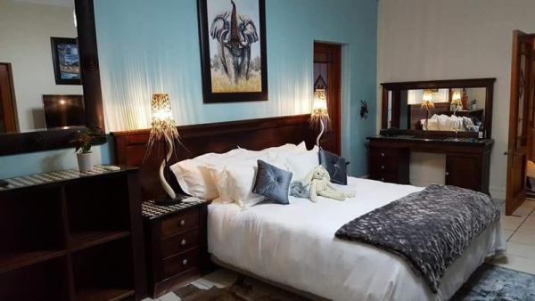 Bedroom - Luxury Suite