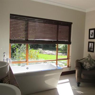 Len's Cottage, en suite bathroom