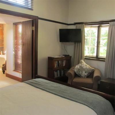 Len's Cottage - bedroom