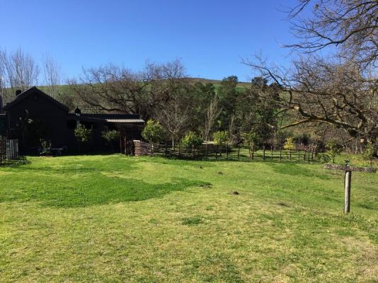 UnderHill Farmhouse parking