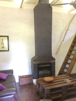 Underhill Farmhouse lounge and fireplace