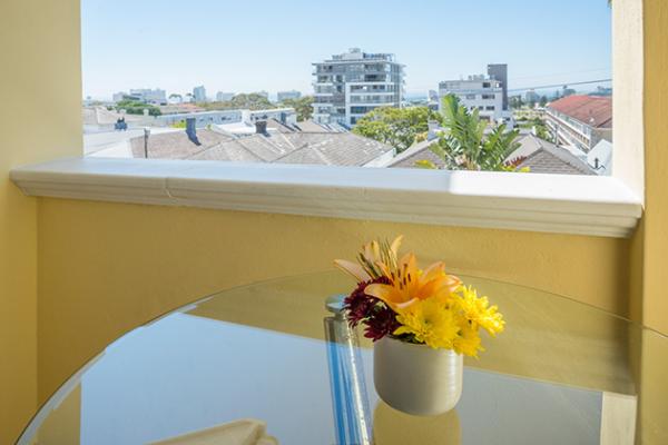 Bay Window Studio Balcony smoker area~ views