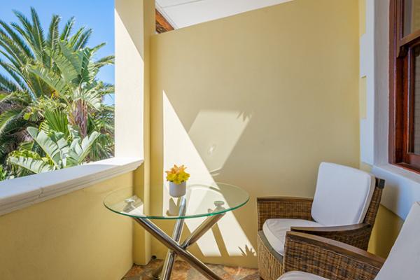 Bay Window Studio Apartment balcony