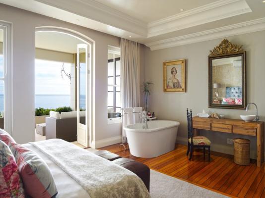 Superior Oceanfront Suite