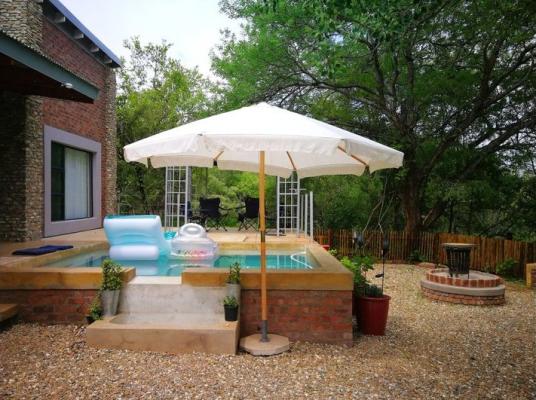 Porch and pool area