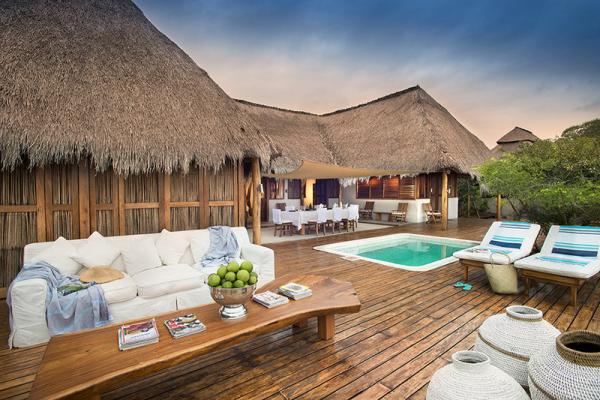 Villa with private deck and pool 