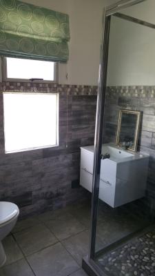 unit nr 4 en suite bathroom