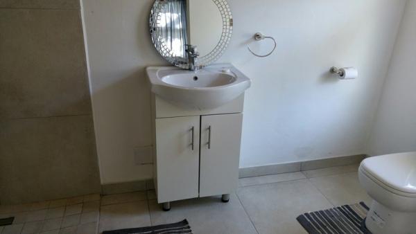 Unit nr 5  en suite bathroom