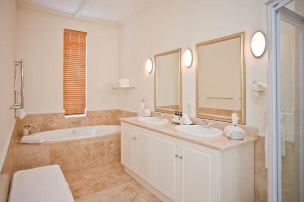 Suite Bathroom