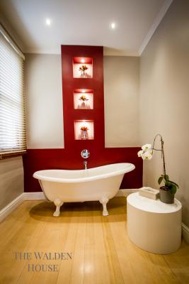 Luxury Honeymoon Suite Bathroom