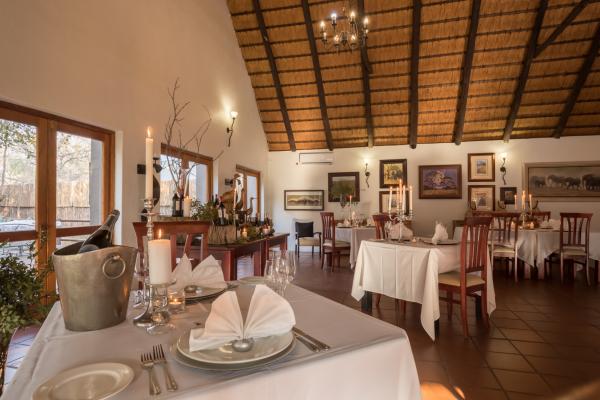 Shiduli Private Game Lodge - dining room