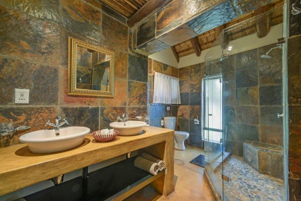 Shiduli Private Game Lodge - Bathroom