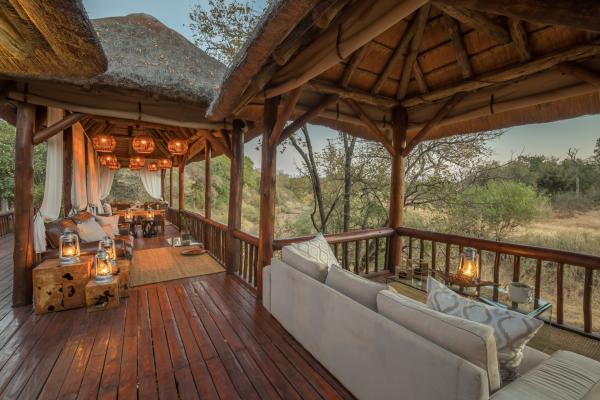 Karongwe River Lodge - open deck 
