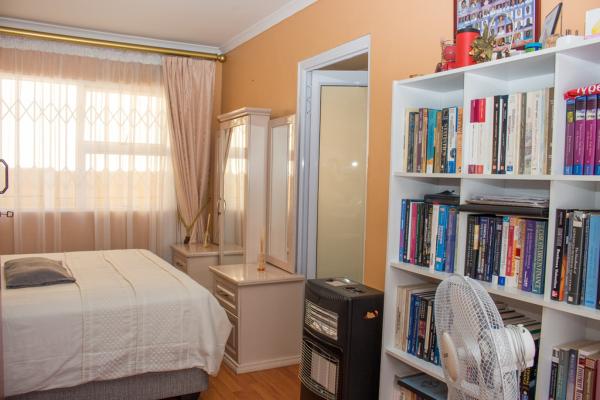Room image 3