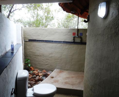 Woodpecker Shower & toilet
