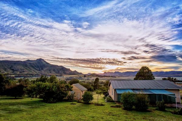 Golden View - Rustic Red Studio