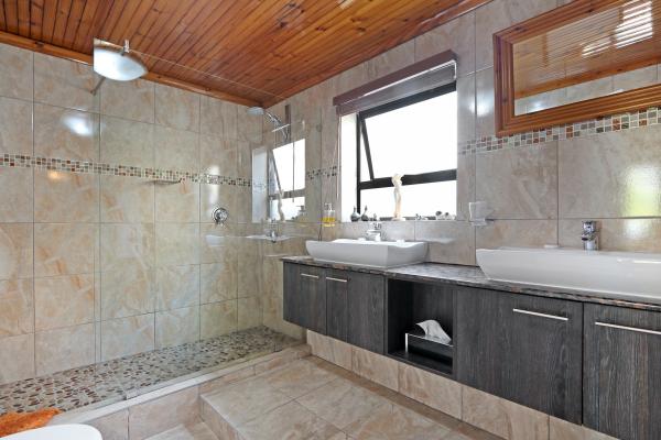 Family en-suite bathroom