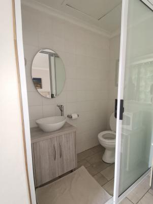 Rene's Guesthouse - Double Room bathroom